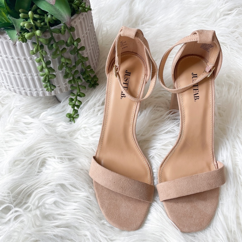 Like new nude suede heels